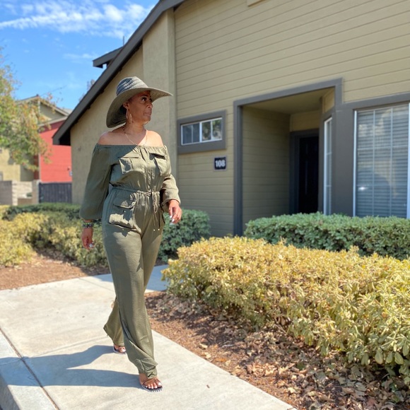 Olive Jumpsuit 🫒 - Picture 3 of 6